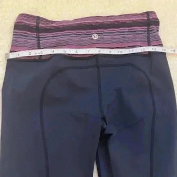 Lululemon Gather and Crow Il crop legging, Navy/ multi-colored, size 6. - Picture 5 of 8